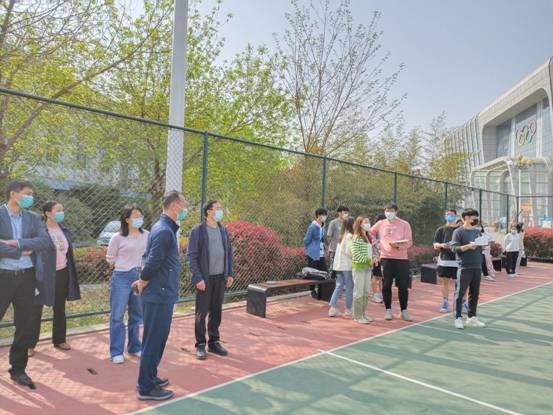 副董事长于长立到永利yl23411集团参加“校领导联系员工”活动